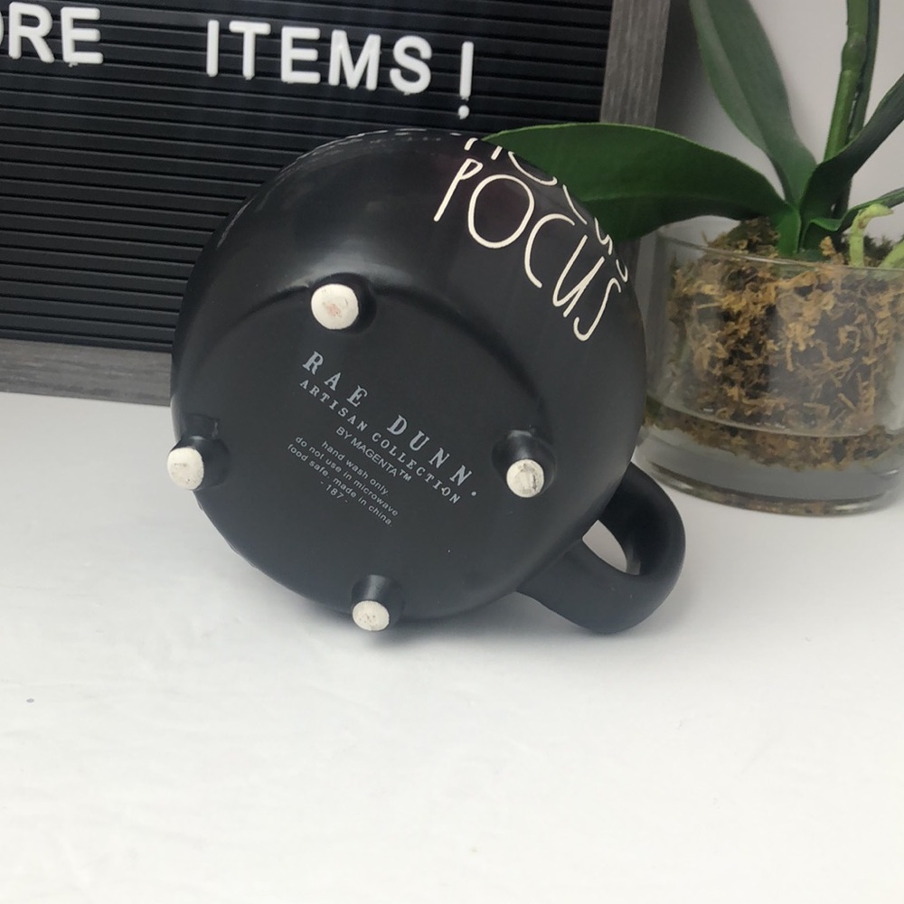 LOWEST PRICE DROP! 
👻🎃 VHTF RARE New Rae Dunn hocus pocus cauldron mug - Picture 4 of 7